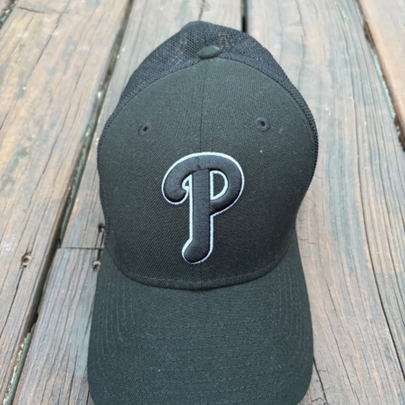 New Era Men's Philadelphia Phillies Black 39Thirty Fitted Baseball Cap M/L - Picture 4 of 4